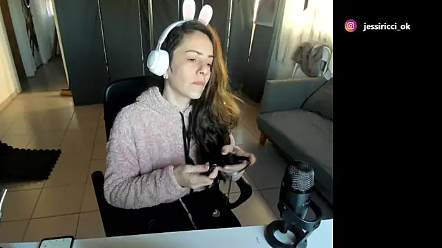 Snapshot of jessiburningheels chatting on 03.12.25 jessiburningheels online show from 03.12.25