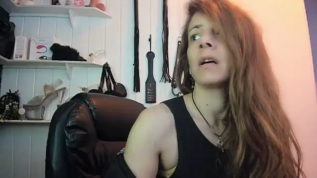 Snapshot of jessiburningheels chatting on 09.23.25 jessiburningheels online show from 09.23.25