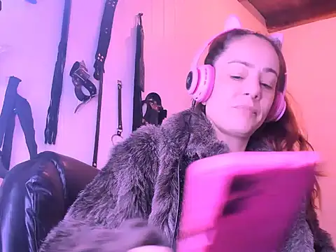 Snapshot of jessiburningheels chatting on 05.15.26 jessiburningheels online show from 05.15.26