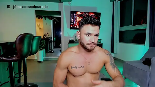 Snapshot of Maximo_Marcelo chatting on 12.31.24 Maximo Marcelo online show from 12.31.24