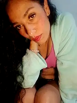 Snapshot of chloewildd_ chatting on 12.12.24 chloewildd online show from 12.12.24