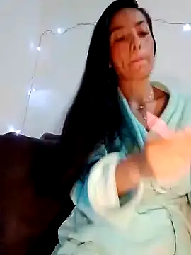 Snapshot of chloewildd_ chatting on 12.21.24 chloewildd online show from 12.21.24