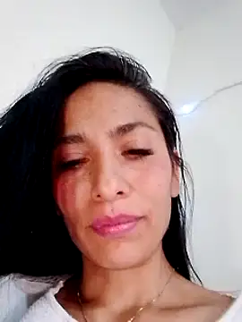 Snapshot of chloewildd_ chatting on 12.22.24 chloewildd online show from 12.22.24