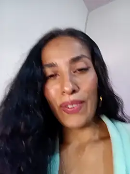 Snapshot of chloewildd_ chatting on 11.30.25 chloewildd online show from 11.30.25