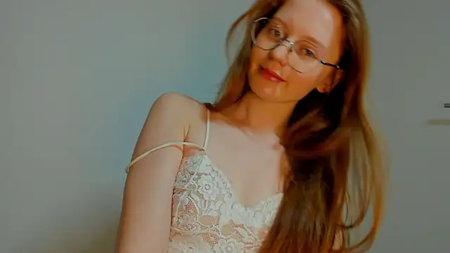 Snapshot of Fire_Luna chatting on 02.05.25 Fire Luna online show from 02.05.25