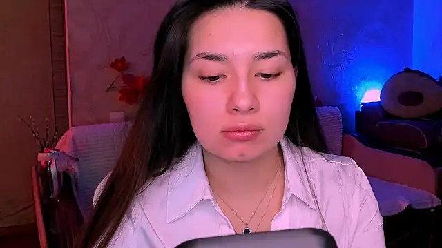 Swee Alicee online show from 03.20.25