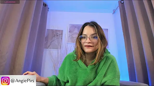 Snapshot of Angie_Pirss chatting on 01.08.25 Angie Pirss online show from 01.08.25