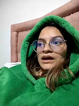 Snapshot of Angie_Pirss chatting on 10.10.25 Angie Pirss online show from 10.10.25