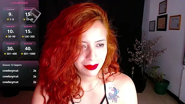 Snapshot of sahra_taylor_ chatting on 02.04.25 sahra taylor online show from 02.04.25