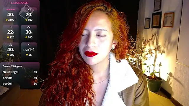 Snapshot of sahra_taylor_ chatting on 02.12.25 sahra taylor online show from 02.12.25