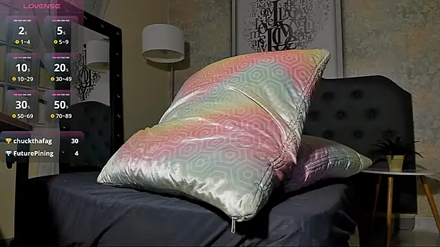 Crissh R online show from 03.13.25