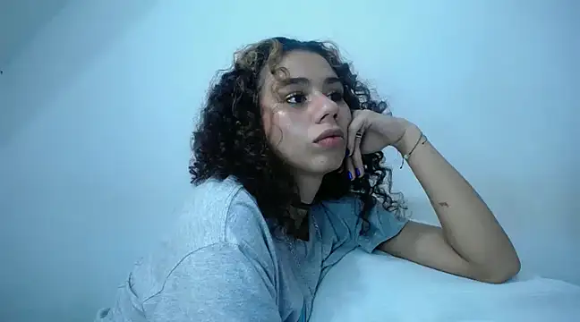 Snapshot of diamonmeli chatting on 01.17.25 diamonmeli online show from 01.17.25