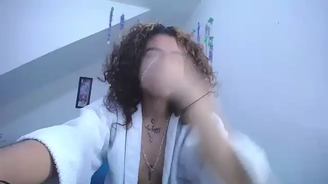 Snapshot of diamonmeli chatting on 01.24.25 diamonmeli online show from 01.24.25