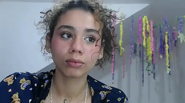 Snapshot of diamonmeli chatting on 01.27.25 diamonmeli online show from 01.27.25