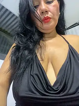 Snapshot of Hot_Rose83 chatting on 12.19.24 Hot Rose83 online show from 12.19.24