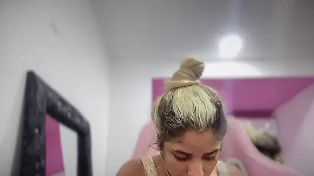 Snapshot of Susandolls chatting on 11.10.25 Susandolls online show from 11.10.25