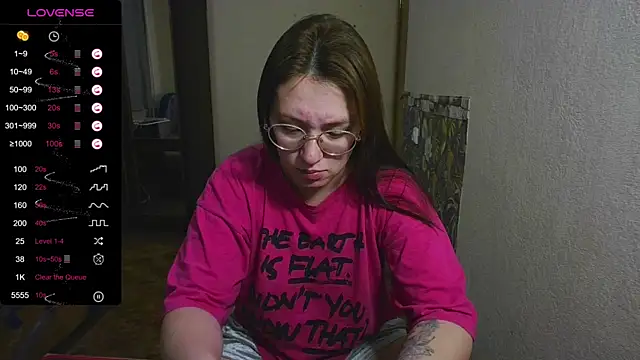 Snapshot of Chloe_strip chatting on 10.15.25 Chloe strip online show from 10.15.25