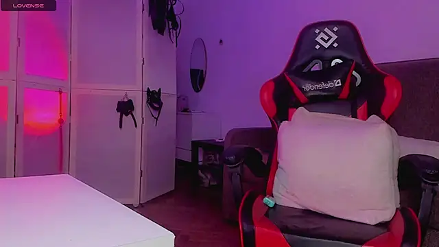 Snapshot of MarryTheBestCherry chatting on 12.08.24 MarryTheBestCherry online show from 12.08.24