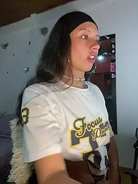 Snapshot of Andi9_ chatting on 12.28.24 Andi9 online show from 12.28.24