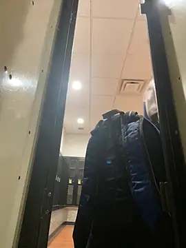 Snapshot of prettyrichie chatting on 10.27.25 prettyrichie online show from 10.27.25