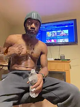 Snapshot of prettyrichie chatting on 10.30.25 prettyrichie online show from 10.30.25