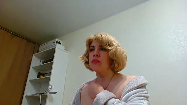 Snapshot of Brionia chatting on 02.18.25 Brionia online show from 02.18.25