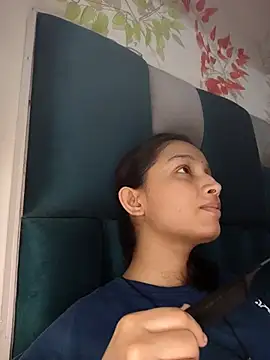 Snapshot of Aleena_Rai chatting on 09.11.25 Aleena Rai online show from 09.11.25