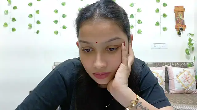 Snapshot of Aleena_Rai chatting on 10.31.25 Aleena Rai online show from 10.31.25