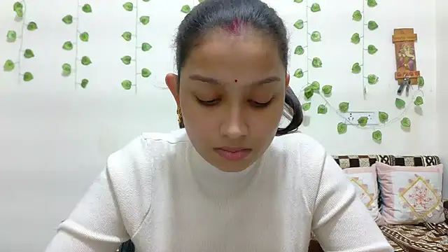 Snapshot of Aleena_Rai chatting on 11.06.25 Aleena Rai online show from 11.06.25