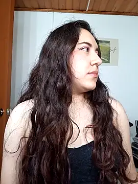 Emi chik online show from 10.30.25