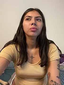 Snapshot of Argentiiniita chatting on 03.22.25 Argentiiniita online show from 03.22.25