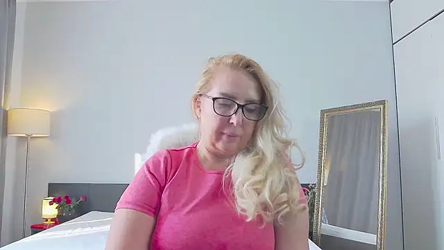 Snapshot of MariaRichi_ chatting on 02.09.25 MariaRichi  online show from 02.09.25