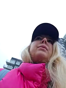 Snapshot of MariaRichi_ chatting on 02.10.25 MariaRichi  online show from 02.10.25