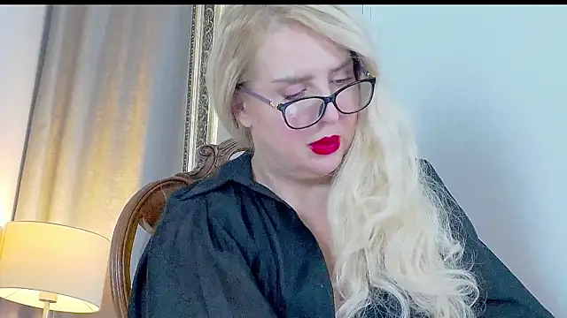 Snapshot of MariaRichi_ chatting on 02.14.25 MariaRichi  online show from 02.14.25