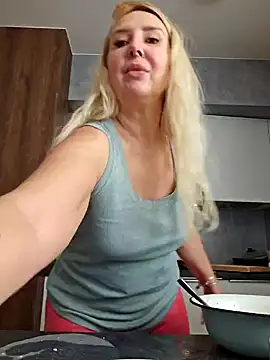 Snapshot of MariaRichi_ chatting on 03.19.25 MariaRichi  online show from 03.19.25