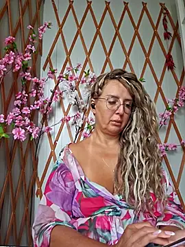 Snapshot of MariaRichi_ chatting on 09.23.25 MariaRichi  online show from 09.23.25