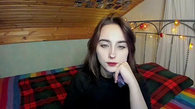 Snapshot of SilverDream chatting on 12.15.24 SilverDream online show from 12.15.24