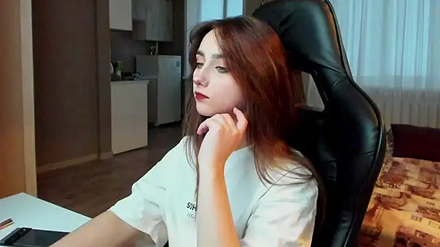 Snapshot of SilverDream chatting on 02.11.25 SilverDream online show from 02.11.25