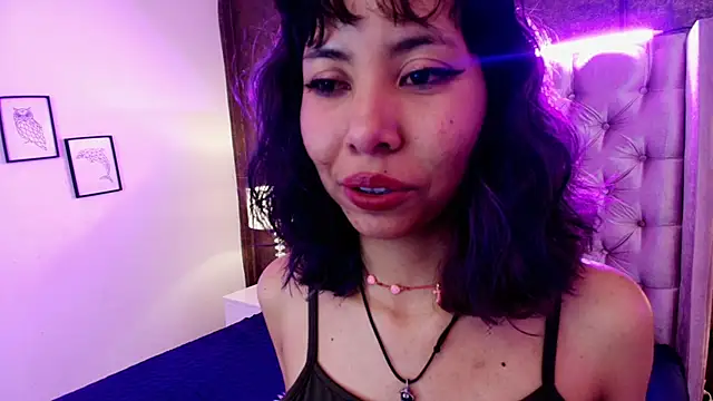 Akane Uwu online show from 02.17.25