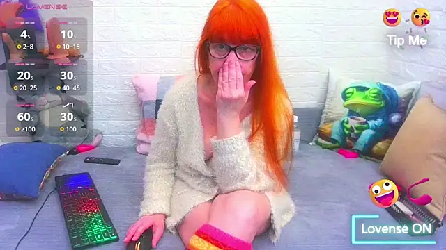 Snapshot of RedHousewife chatting on 02.11.26 RedHousewife online show from 02.11.26