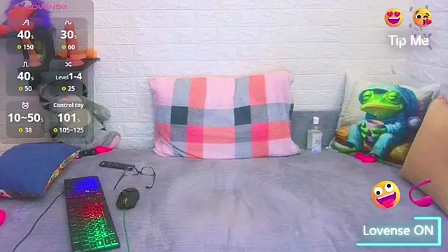 Snapshot of RedHousewife chatting on 02.28.26 RedHousewife online show from 02.28.26