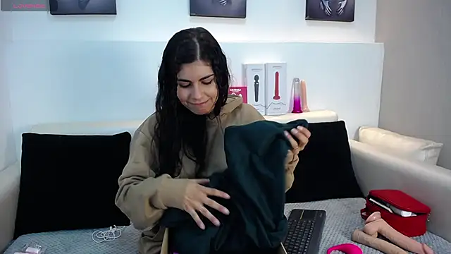 Melodi Roux online show from 04.07.26