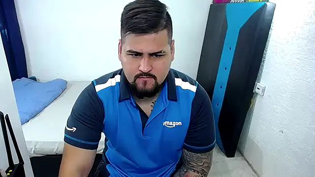 Snapshot of pitbullveryhot chatting on 10.10.25 pitbullveryhot online show from 10.10.25