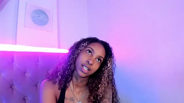 Snapshot of Triipsy chatting on 02.11.25 Triipsy online show from 02.11.25