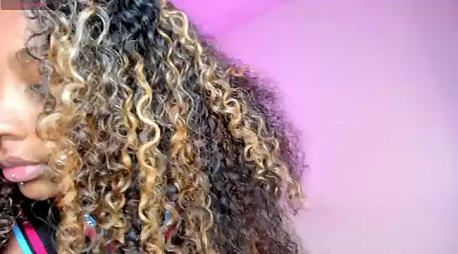 Snapshot of Triipsy chatting on 02.14.25 Triipsy online show from 02.14.25