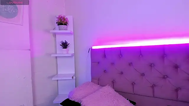 Snapshot of Triipsy chatting on 02.20.25 Triipsy online show from 02.20.25