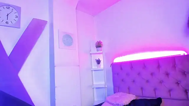 Snapshot of Triipsy chatting on 03.05.25 Triipsy online show from 03.05.25