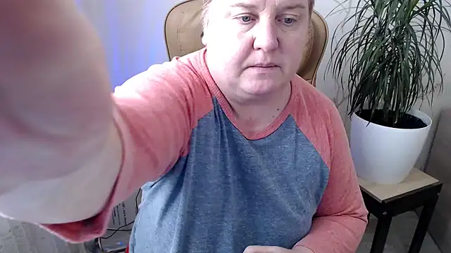 Snapshot of Limonka-Fire chatting on 12.30.24 Limonka-Fire online show from 12.30.24
