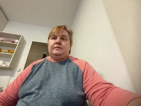 Snapshot of Limonka-Fire chatting on 02.12.25 Limonka-Fire online show from 02.12.25