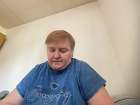 Snapshot of Limonka-Fire chatting on 02.20.25 Limonka-Fire online show from 02.20.25